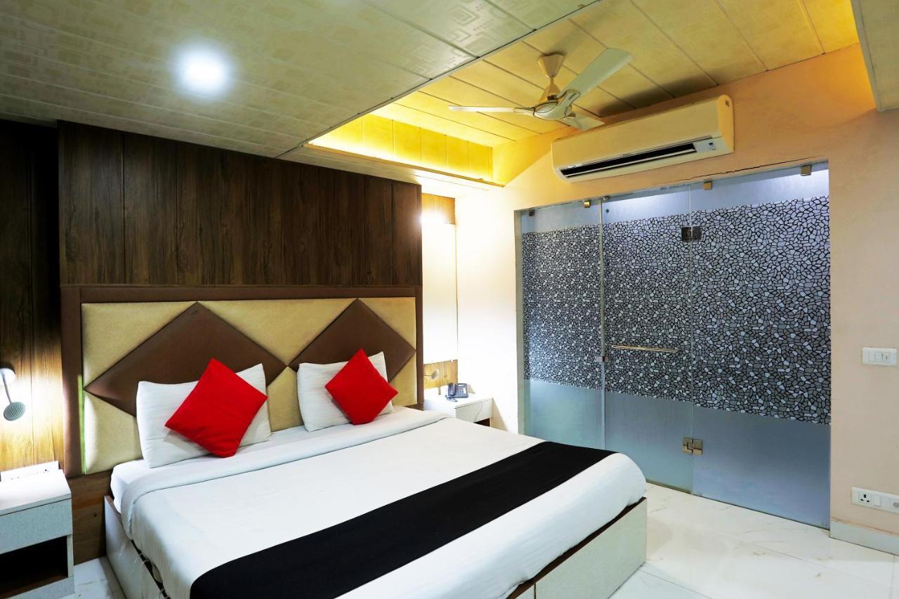 Capital O 23188 Glory 3* New Delhi